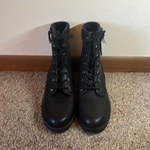 Dr Scholl’s lace-up combat boots w side zipper. Size 8.5.  Never worn.